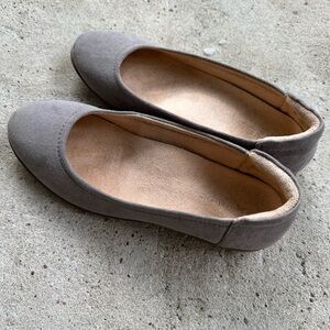 Naturalizer suede flats size 6W